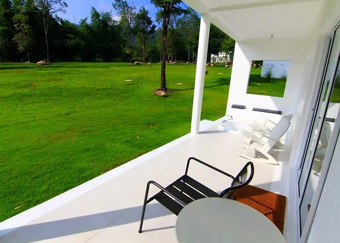 รีสอร์ท Aristo Chic & Farm 4*